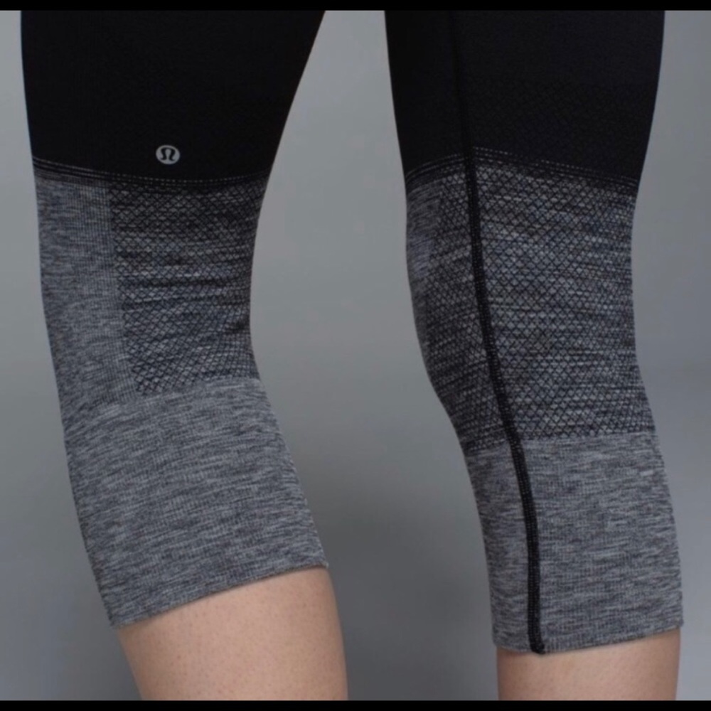 Lululemon Seamlessly Stree Crop leggings 6 - Picture 3 of 9
